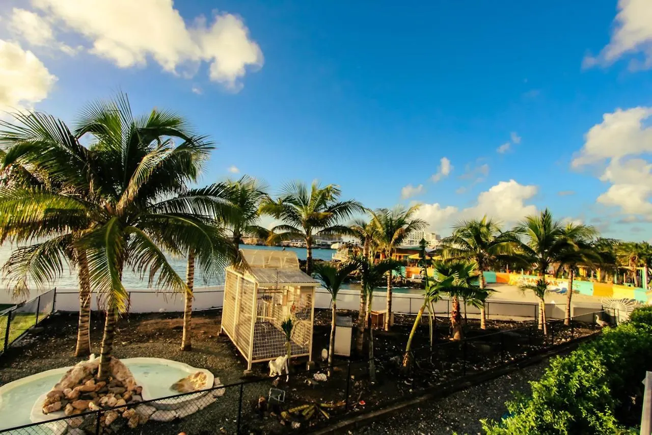 Maho Beach House - Luxe 1 Bedroom - Ocean Hideaway Apartment