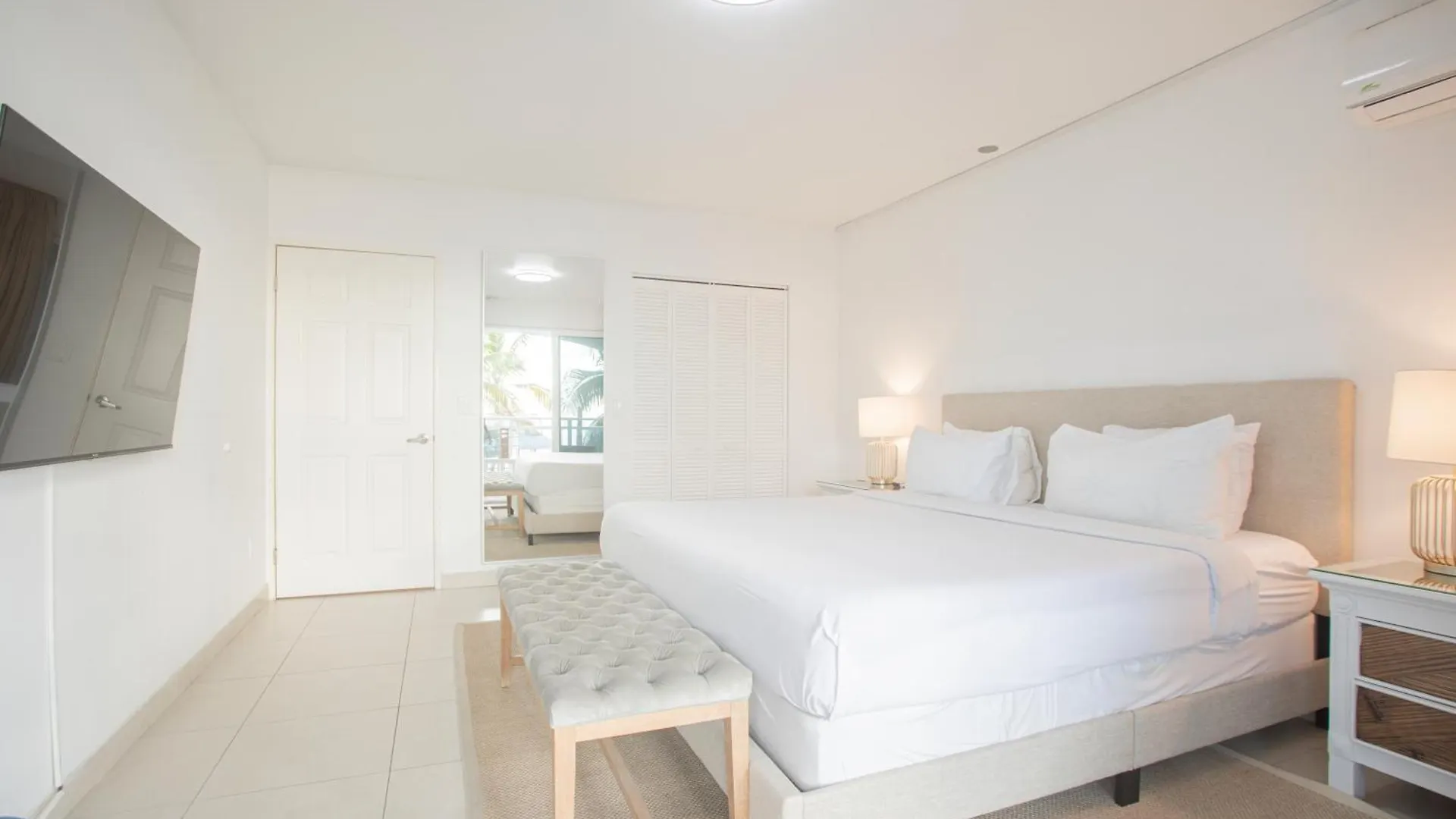 Maho Beach House - Luxe 1 Bedroom - Ocean Hideaway Apartment